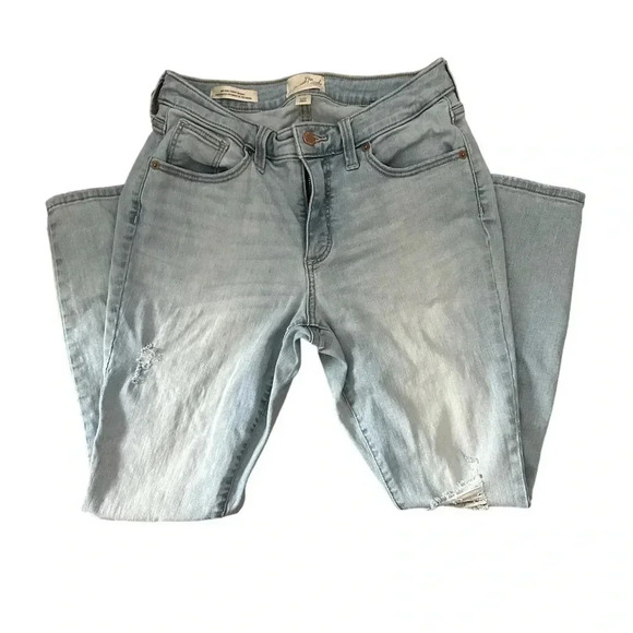 Universal Threads Mid rise Curvy Skinny distressed jeans - Picture 4 of 4